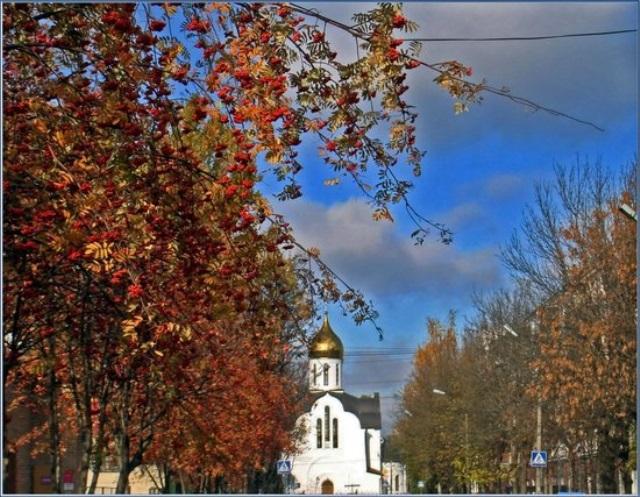 Осень 41. Храм осень рябина. Церкви осенью живые.