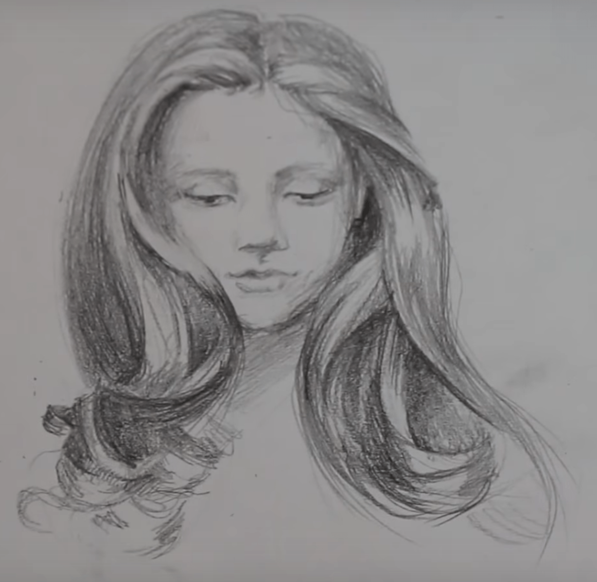 Портрет девушки с длинными волосами карандашом