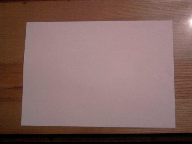 Какой лист бумаги крупнее а4. Белый лист бумаги на столе. Пустой лист. Лист бумаги лежит на столе. Пустой лист бумаги на столе.